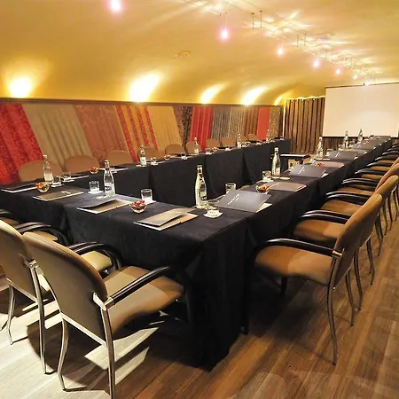 Otel Cour Des Loges Lyon, A Radisson Collection 5*