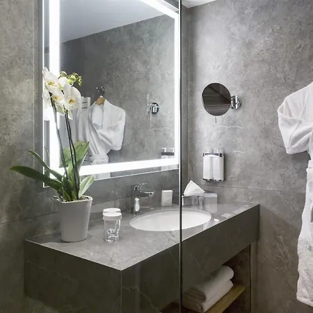 Apart-hotel Warwick Reine Astrid - 4*