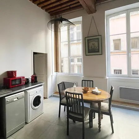 Konukevi Coeur Vieux Lyon, 60 M2 Lumineux Confort