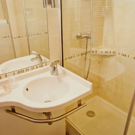 Hotel Western Crequi Part Dieu 4*