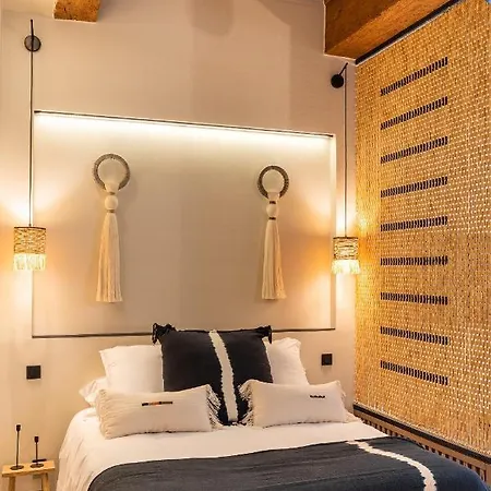 Host Le Lumiere & Cinema Апартаменты *