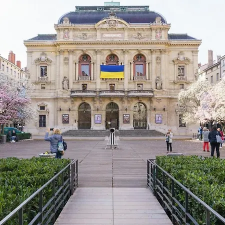 Du Theatre Hotel