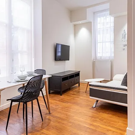 Croix Paquet - A Apartment *