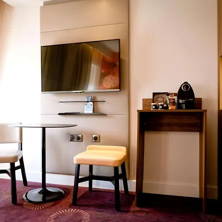 Отель Mercure Centre Plaza Republique 4*