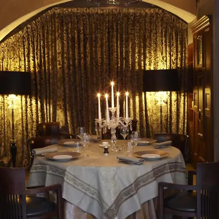 Otel Cour Des Loges Lyon, A Radisson Collection