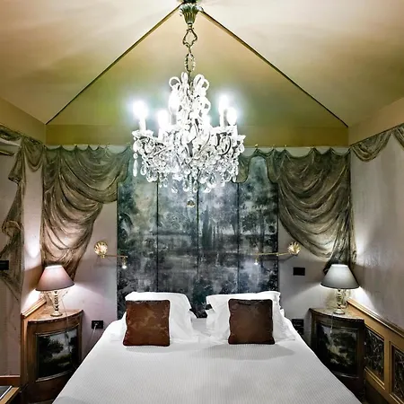 Otel Cour Des Loges Lyon, A Radisson Collection 5*