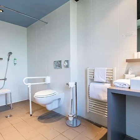 Adonis Dock Ouest Aparthotel 3*