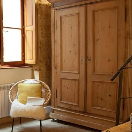 Authentic Loft With Mezzanine & Exposed Stones Heart Of 아파트
