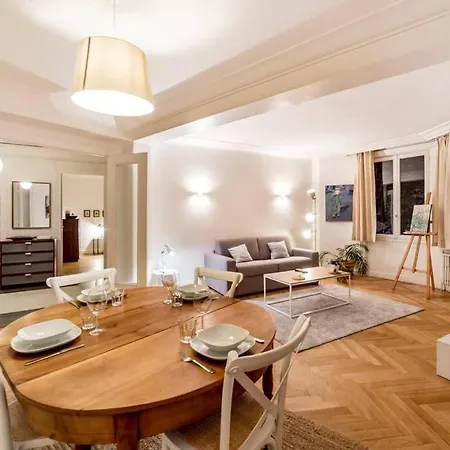 Spacieux Et Lumineux 70m² De La Place Ail Апартаменты