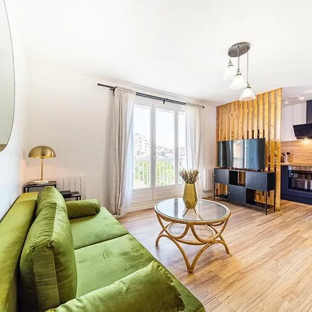 With Semi-open Bedroom Near Part-dieu & Tram Apartment *