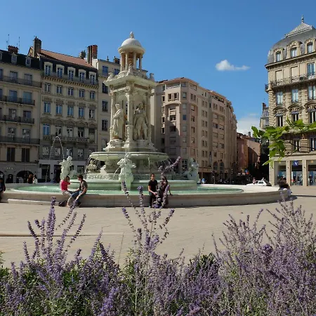 Jolie à Louer - Vue Imprenable Lione