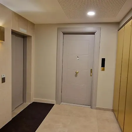 Spacieux, Lumineux, Chic ,60m2 Au Coeur Du 6eme -quartier Foch- Avec Grand Balcon * Lyon