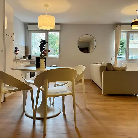 Leeroy Apartament *