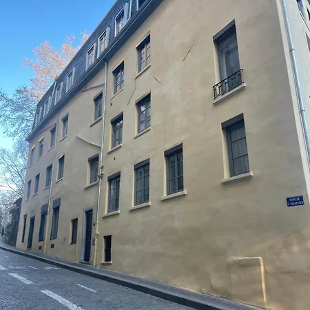 Croix Paquet - A Apartment *