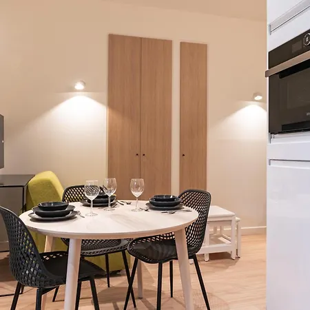 Croix Paquet - A Apartment *
