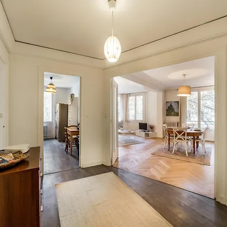 Spacieux Et Lumineux 70m² De La Place Ail Лион