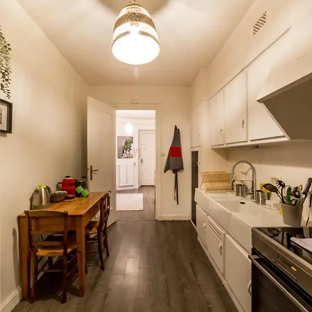 Spacieux Et Lumineux 70m² De La Place Ail