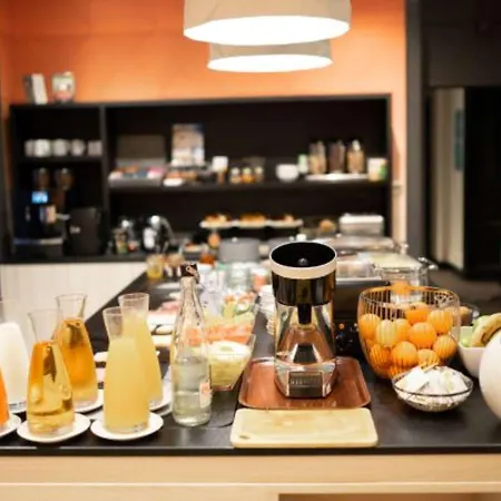 酒店 里昂中心美术学院美居酒店 4*
