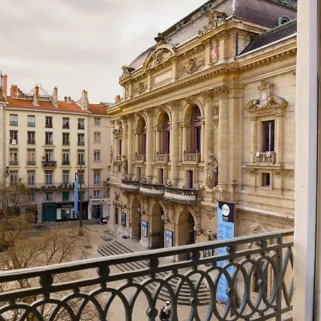 Du Theatre Hotel 2*