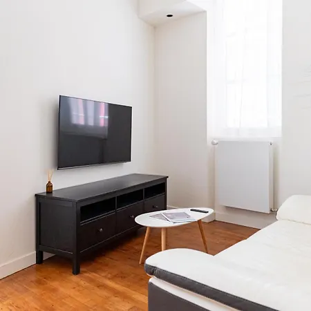Croix Paquet - A Apartment *