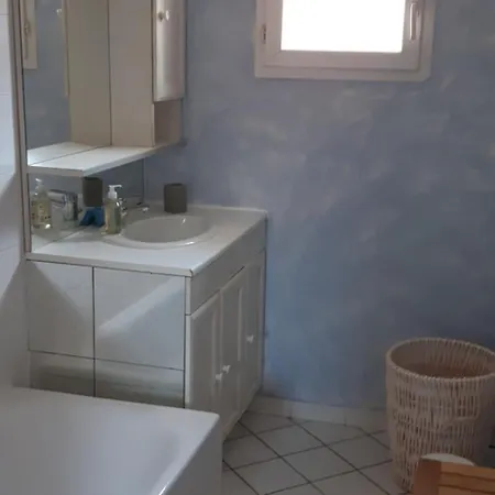Calme Dans Maison 5iemr Arrondissement Проживание в семье *