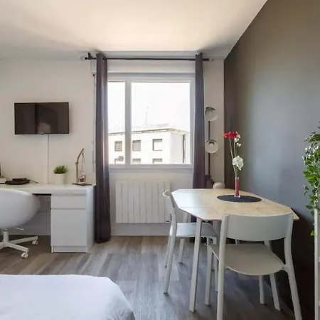 Apartment One Night In - Nuit A
