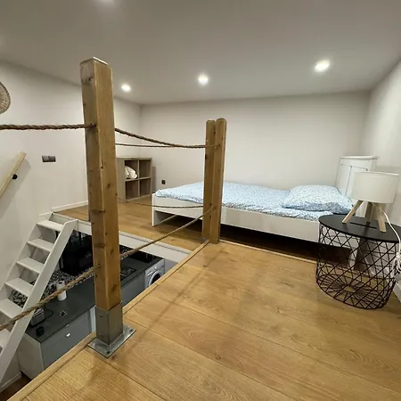 Cosy Air-conditioned Terrace Appartamento Lione