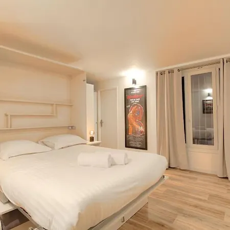 Hollywood Nostalgia, 8 Personnes - Parking, Terreaux Lyon
