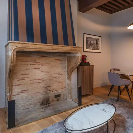 Otel Cour Des Loges Lyon, A Radisson Collection 5*