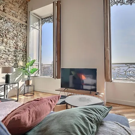 Apartment Charming With An Unobstructed View