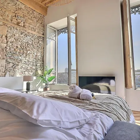 Charming With An Unobstructed View Apartment