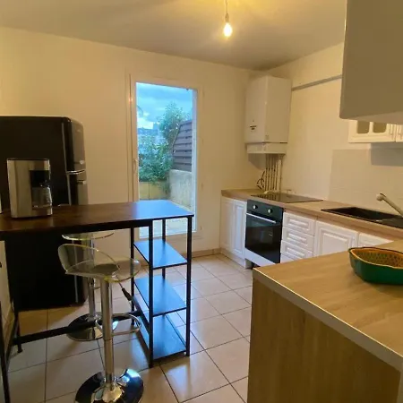 Duplex En Maison, Terrasse, Garage, Au Calme * Лион
