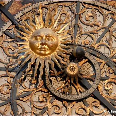 Le Xvi De La Rose Daire *