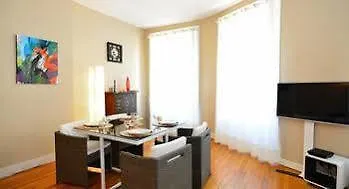 Apartment Ambiance - Voltaire *