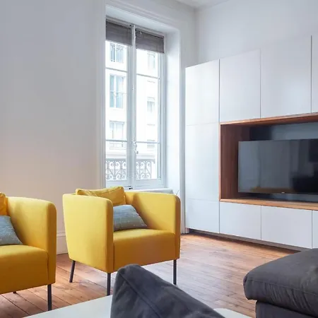 Beautiful Near The Banks Of The Rhone Apartment