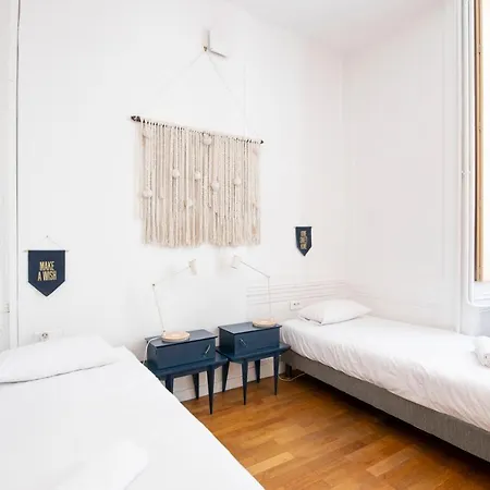 Slo Les Pentes (adults Only) Hostel
