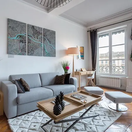 Apartment Host - De Luxe Aux Terreaux & Jacuzzi
