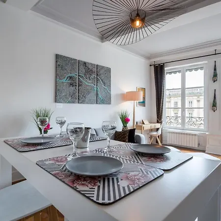 Host - De Luxe Aux Terreaux&jacuzzi Appartement