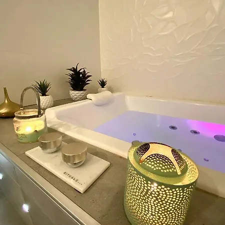 Apartment Host - De Luxe Aux Terreaux & Jacuzzi Lyon
