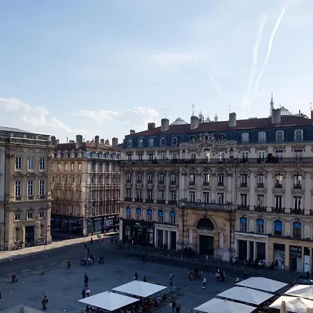 Host - De Luxe Aux Terreaux&jacuzzi Lyon