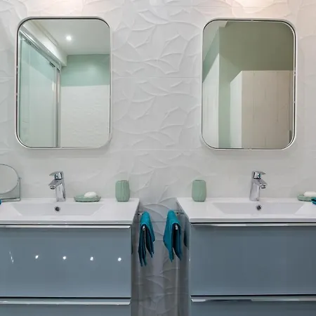 Host - De Luxe Aux Terreaux&jacuzzi *