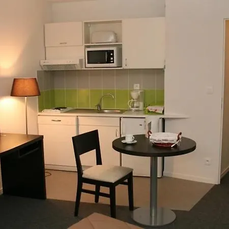 Hotel apartamentowy Nemea So Cloud Gare Part-dieu Lyon