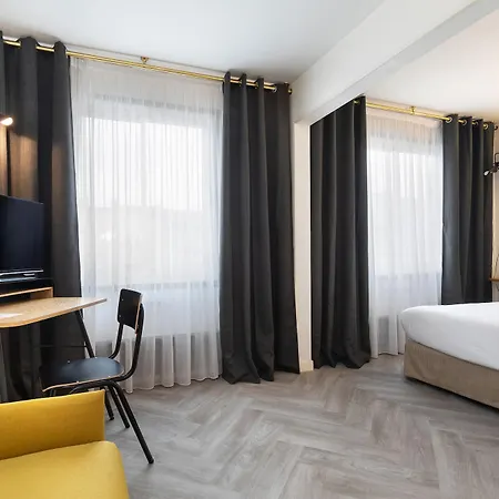 Chromatics & Restaurant Hill Club By Happyculture Lione
