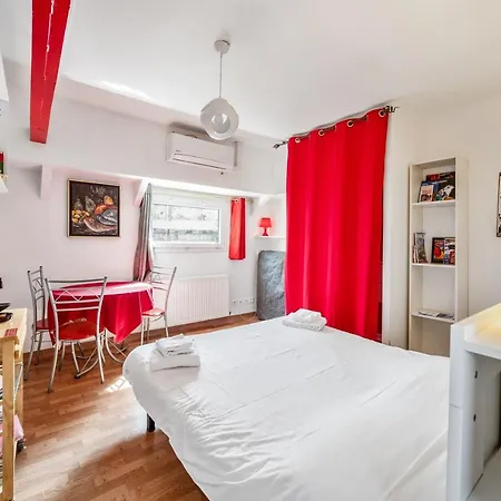 Studio Peniche Au Coeur De Pour 2 Personnes, Insolite Et Calme * Lyon