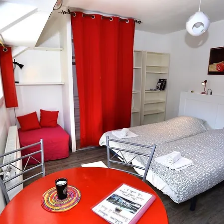 Studio Peniche Au Coeur De Pour 2 Personnes, Insolite Et Calme * Lyon