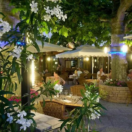 Logis Tante Yvonne&son Restaurant Semi-gastronomique - Lyon Nord