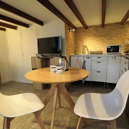 Le Magneval Bed & Breakfast *