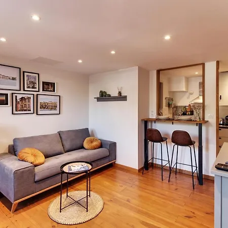 Cosy, Confortable Et Idealement Situe Lione