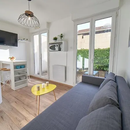Le Petit Charial -terrasse Privative-part Dieu Apartment