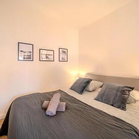 Apartment 4 Pers Halle Tony Garnier Lyon